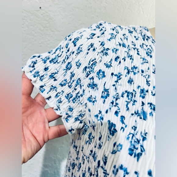 HOLLISTER CALIFORNIA SMOCKED CROPPED FLORAL TOP BLUE SIZE SMALL - Picture 9 of 9